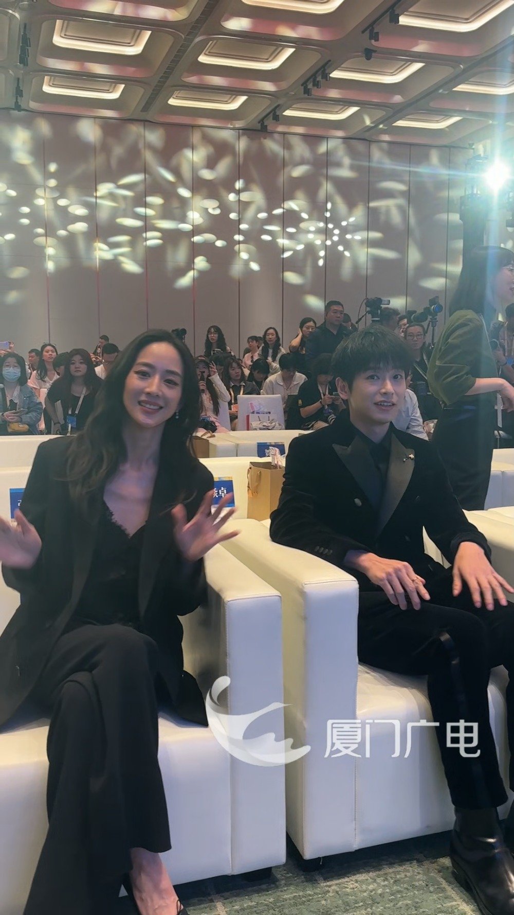 彭昱畅张钧甯黄晓明现身金鸡活动，推介电影《匿杀》