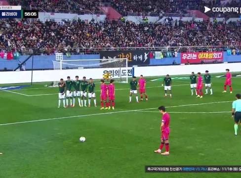 孙兴慜打进精彩任意球，球直入死角