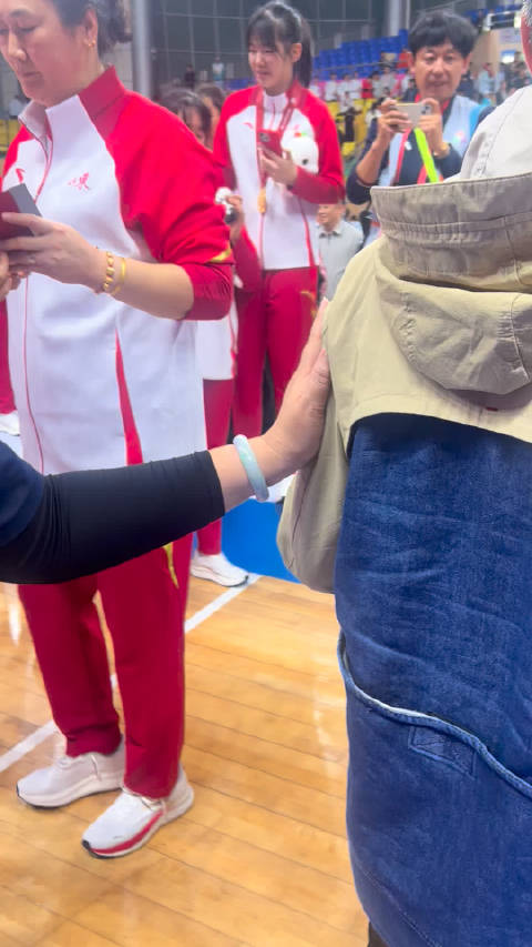 张子宇：妈妈，金牌送给您