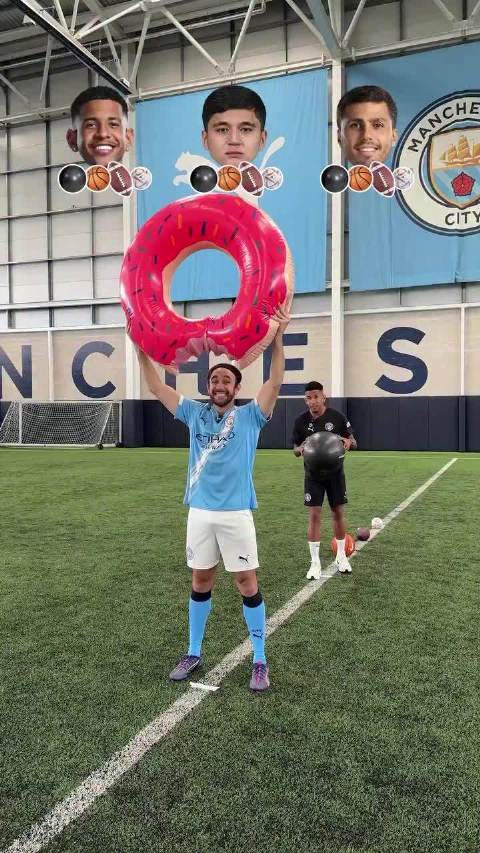 萨威尼奥小胡罗德里角逐趣味射门大赛