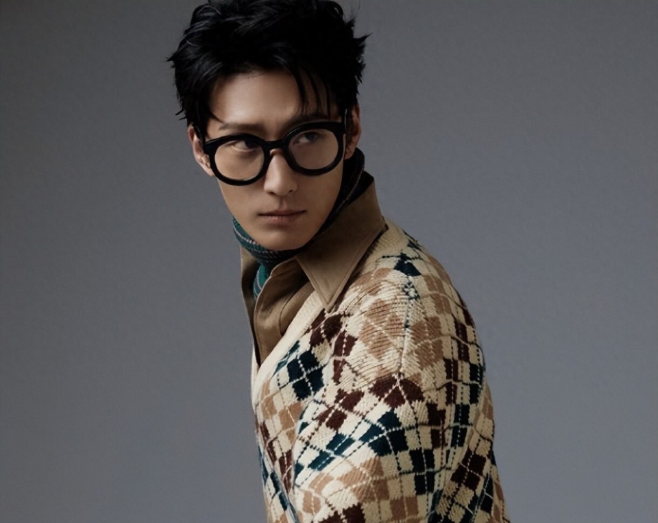 窦骁约会被质疑冷淡，井柏然被嘲资源靠女友，内娱“赘婿”太憋屈