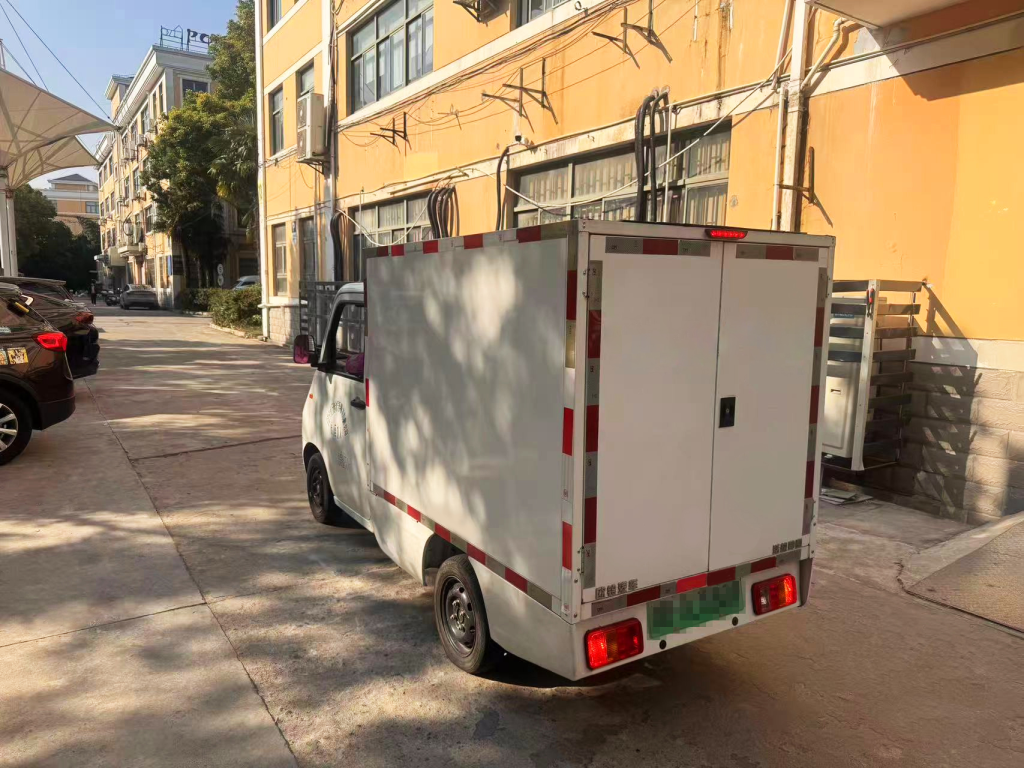 京东秒送已在上海部分山姆站点启用汽车配送。京东供图