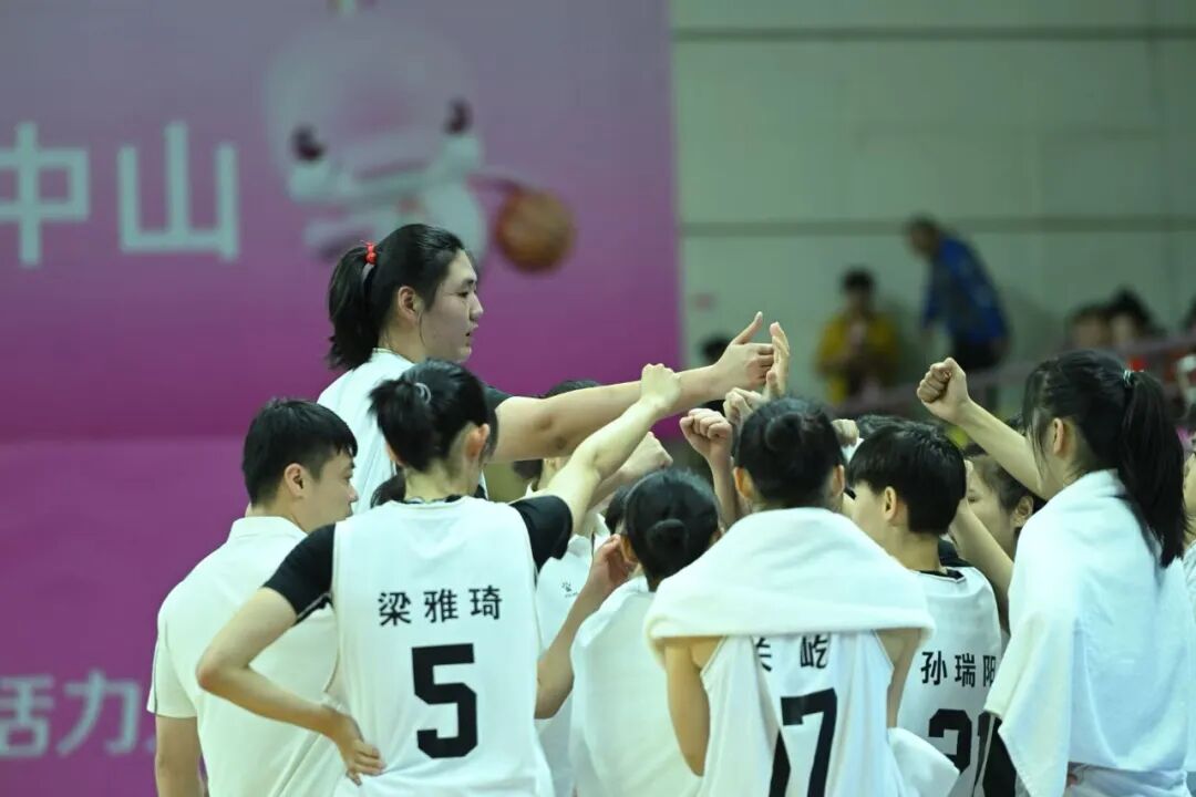 全运首秀即登顶！济南新星张子宇领衔山东U18女篮强势夺金