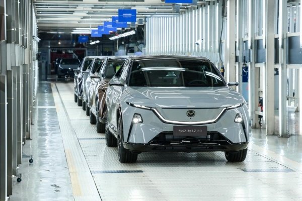 长安马自达EZ－60亮相央视“第一发布”