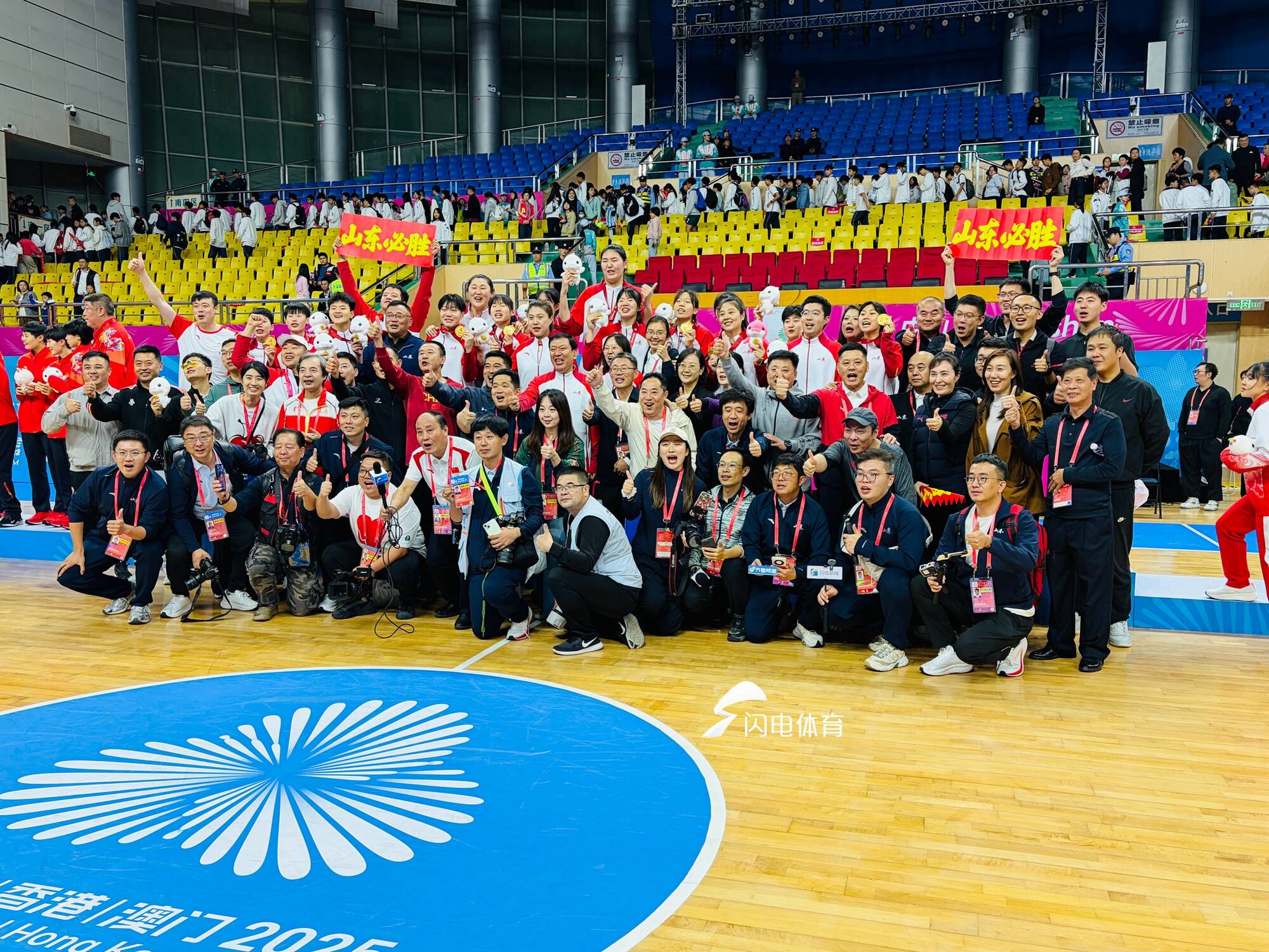 张子宇领衔山东U18女篮十五运夺金，感恩妈妈严格相伴