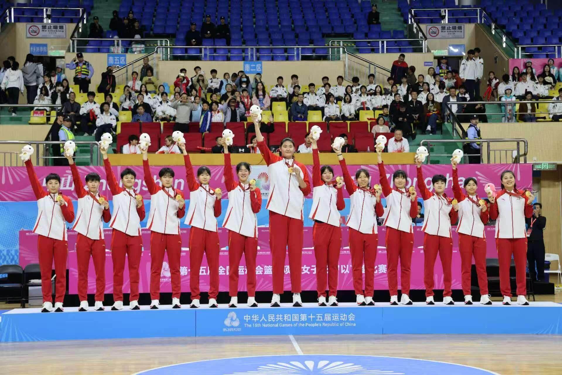 十五运会U18女篮决赛落幕，山东队“小巨人”狂砍31分率队夺冠