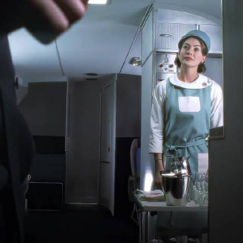 小李子项链滑落引热议，莱昂纳多克莱尔同框