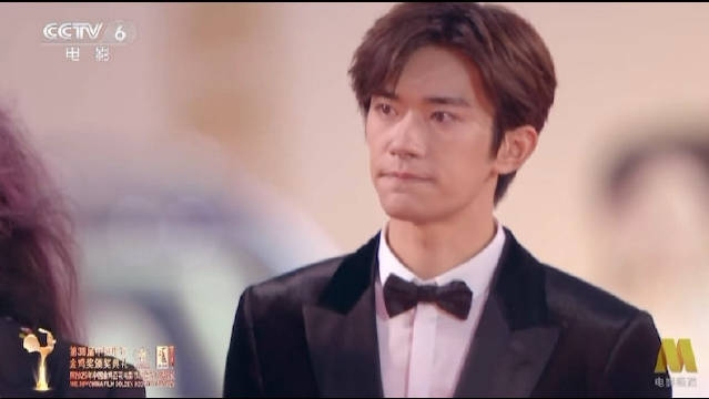 易烊千玺亮相金鸡奖红毯，完整视频释出