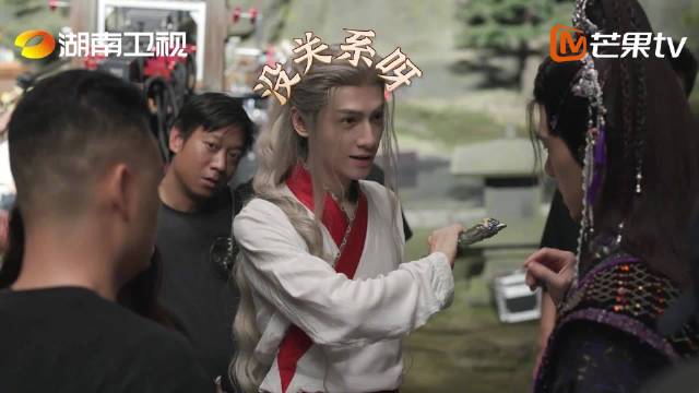 花絮里的反差感直击～ 开拍前 @罗云熙 Leo 和