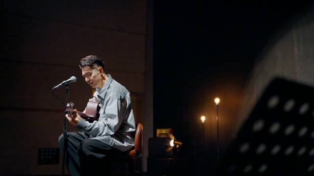 周柏豪谈北上发展策略调整与家庭责任，明午湖南卫视《背后》播出