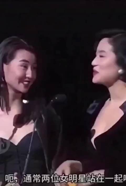 林青霞张曼玉颁奖互敬，杰出女性惺惺相惜