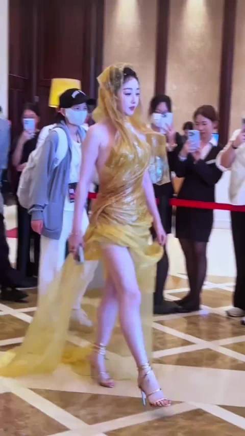 金鸡奖红毯众星云集，蒋梦婕佟丽娅叶童等亮相