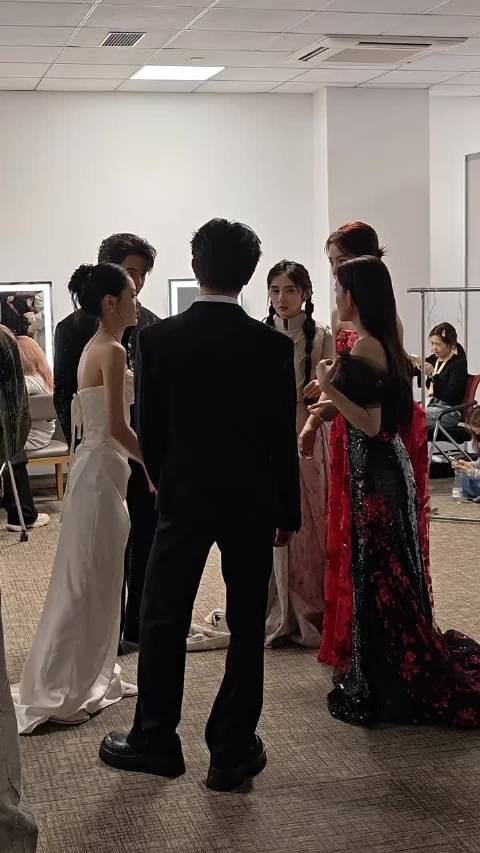 丁真穆祉丞蒋依依金鸡奖星辰大海后台合照！