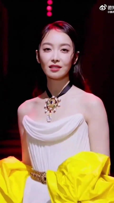 迪丽热巴杨幂等20位女星亮相W红毯