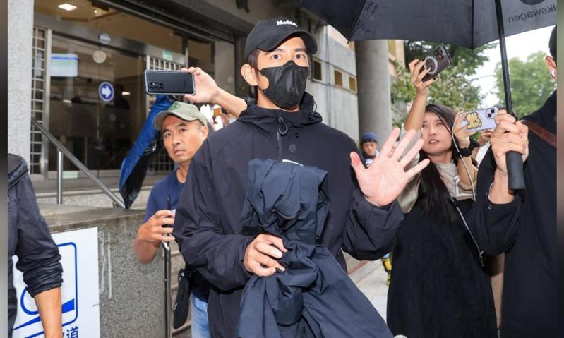 涉艺人逃兵役案，修杰