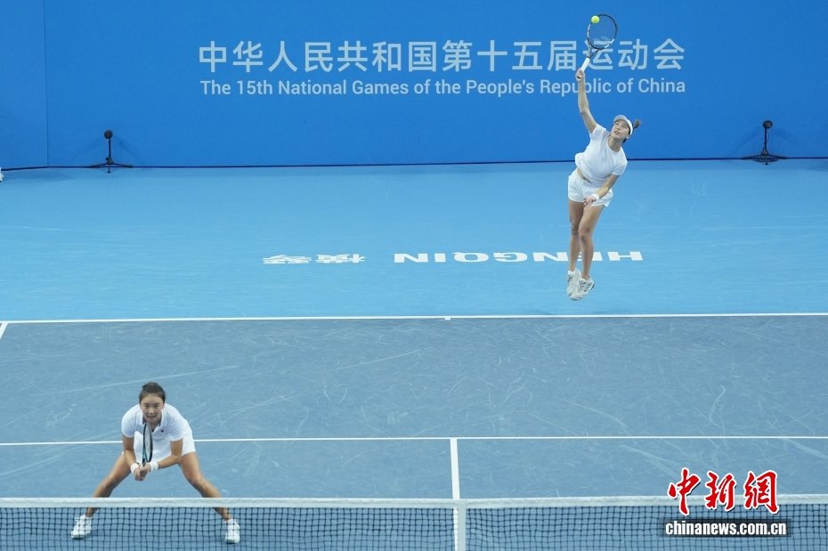 （粤港澳全运会）网球女子双打：广东队选手王欣瑜/袁悦晋级