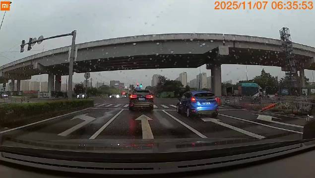 视频车看出端倪，火速跟上吃瓜