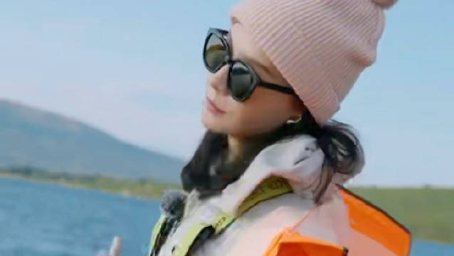 陈数在挪威海上的舞蹈太治愈，从容的姿态搭配海风海浪，让人瞬间静下心来