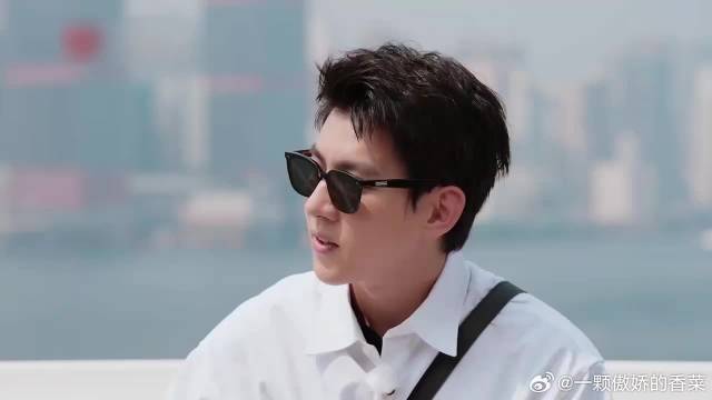 吴君如跟刘嘉玲拼爹，刘嘉玲完败，却不动声色回怼她