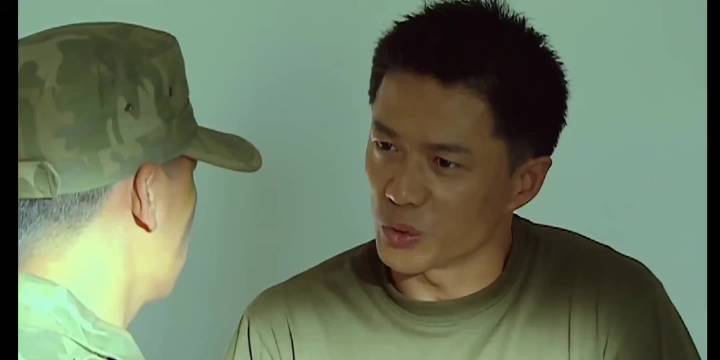 士兵突击 许三多 看这些片段的时候脑子就自动配上了