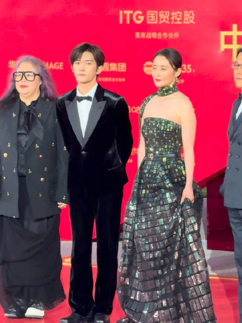 易烊千玺系首位00后金鸡奖影帝