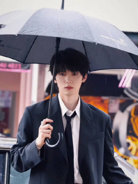 周翊然不许在新加坡帅成这样