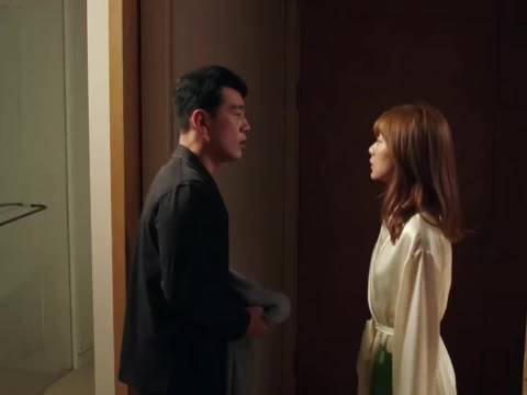 中年夫妻是不是都是分工明确，一个主内一个主外，没有任何激情惊喜