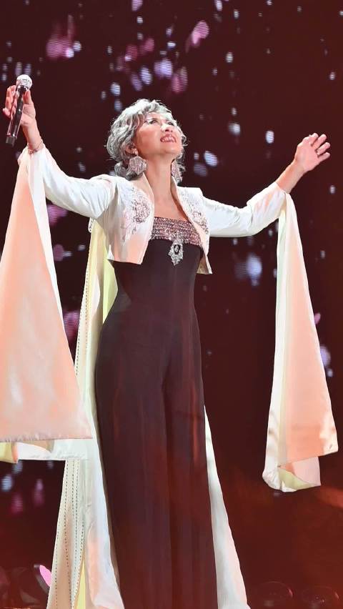 叶蒨文佛山演唱会献唱《黎明不要来》《焚心以火》