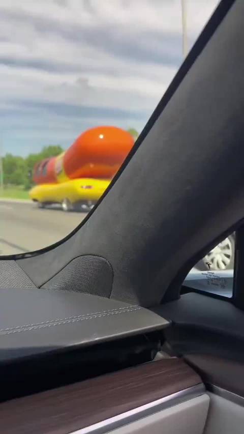 老美的改装车文化真是开放啊，这车上路不会影响他人驾驶吗？