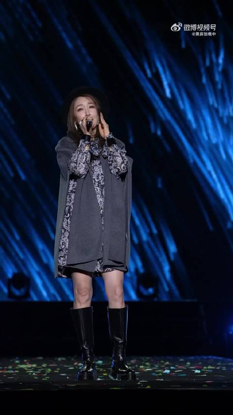孙悦舞台表现力惊艳，岁月沉淀魅力不减