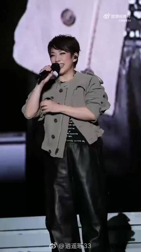 林忆莲温柔刻骨，世妈一当之无愧