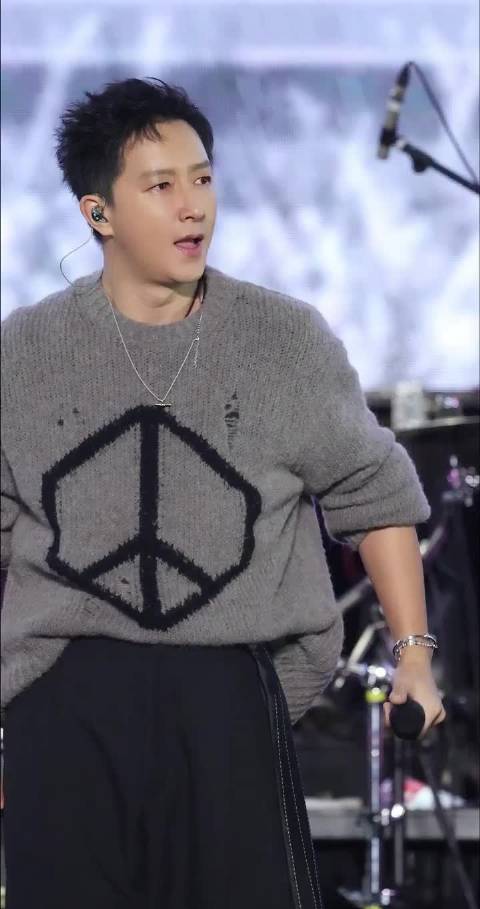 韩庚音乐节首秀八首新歌五首高难度唱跳