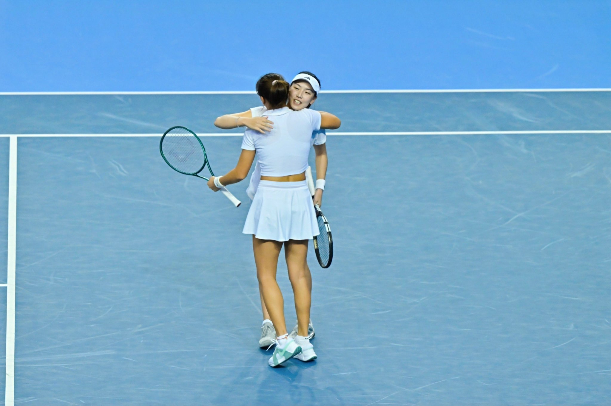 王欣瑜、袁悦搭档迎开门红，十五运会网球双打开赛