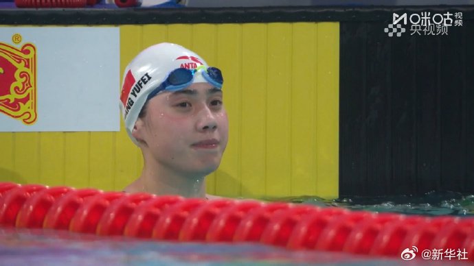 全运会女子50米蝶泳张雨霏摘金