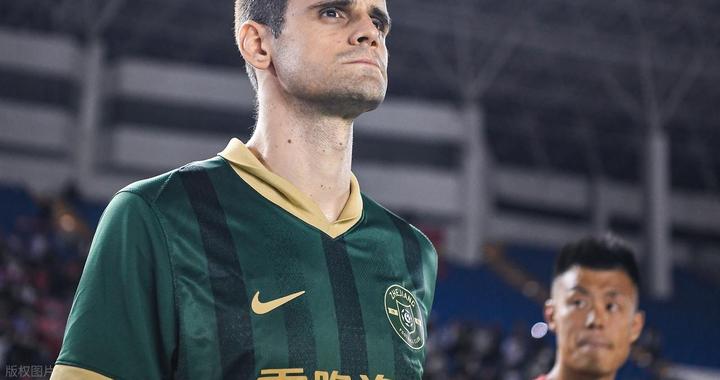 王钰栋有机会吗？浙江队想换一种活法，功勋外援离队腾出队长位置