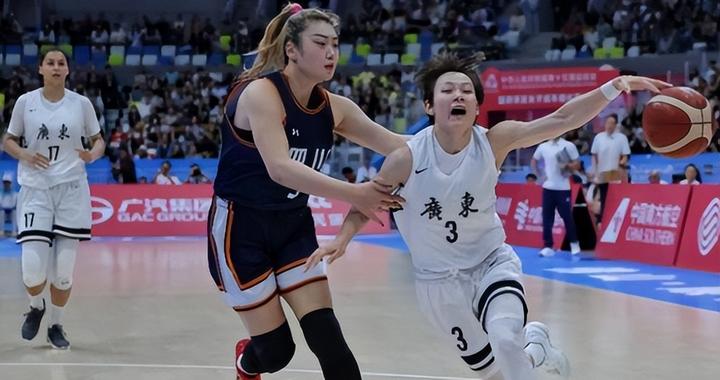 四川丢冠无沮丧？韩旭刘禹彤嬉闹 李梦笑容满面 媒体人：亚军够交差