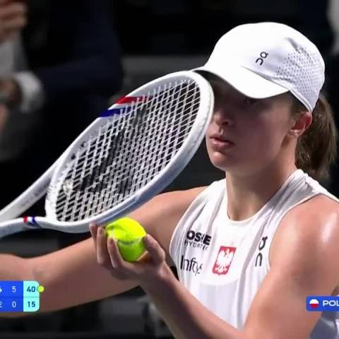 斯瓦泰克在比利简金杯 把对手们扫得披头散发