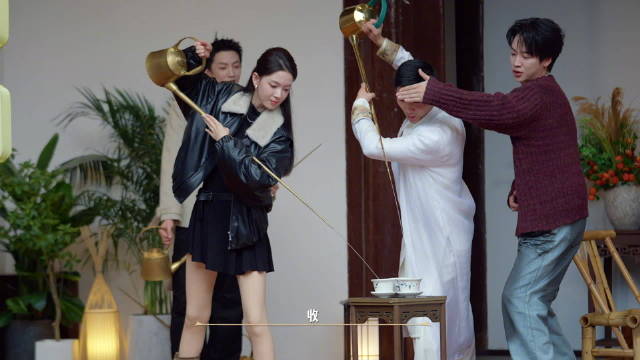 水龙吟团综茶艺表演引围观，杨仕泽专注求教