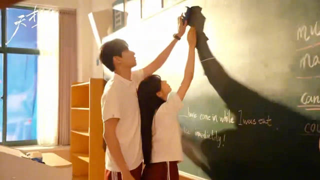 天才女友官宣杀青