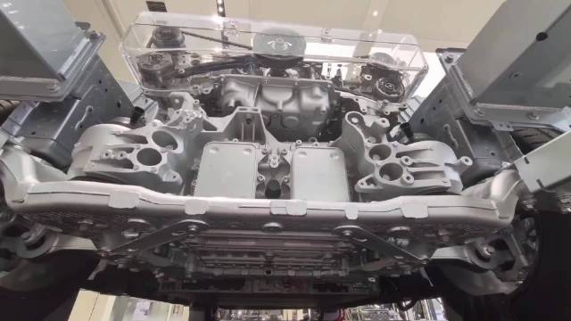 欣赏一下仰望U7的底盘，用料真的很顶！