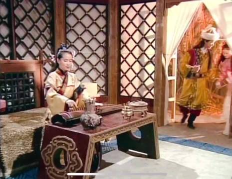 叶童版赵敏男装好合适啊，赵敏和周芷若还挺般配的，还要张无忌干嘛？