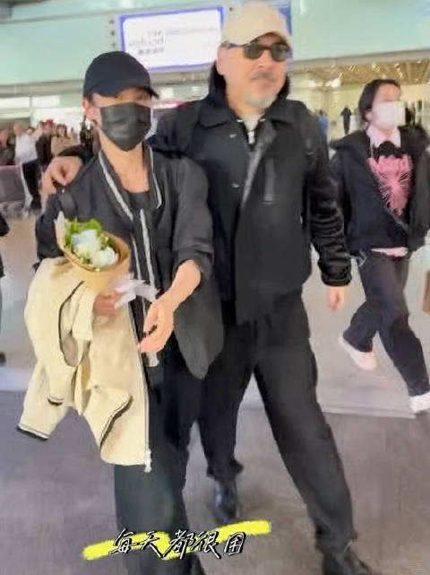 陈建斌紧搂蒋勤勤肩膀被调侃像便衣抓小偷