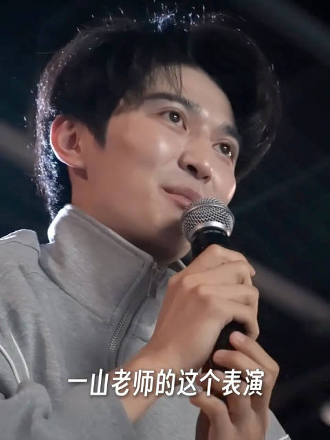 赵小童观看张一山话剧《一地鸡毛》，新作《六个凶手》将首演