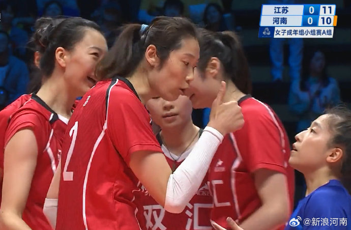 江苏女排三局横扫河南锁定A组头名