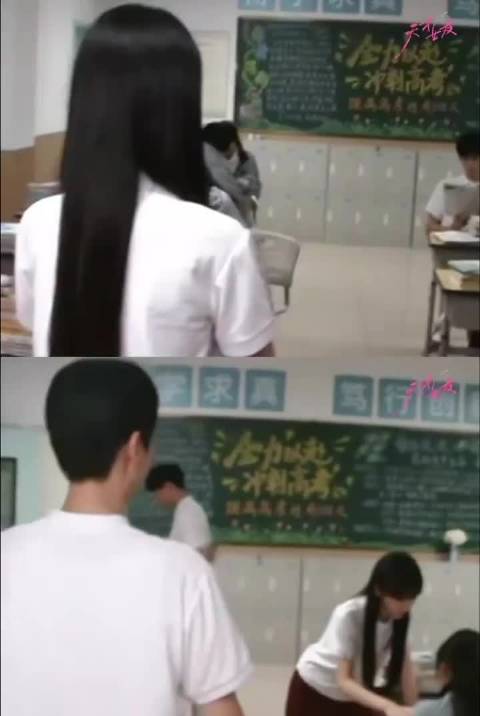 天才女友物料策划也是天才来的吧 双向暗恋双向偷偷合照视角也太甜了