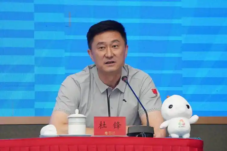 朱芳雨无缘，杜锋为何能进体制？领导观赛，谁注意杜锋赛后举动