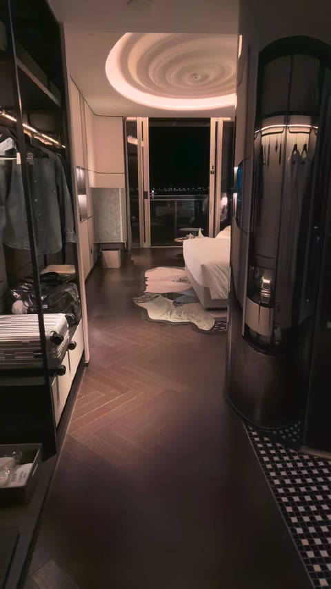 上海滴水湖英迪格酒店以蓝色主题打造独特设计风格|上海市_新浪新闻
