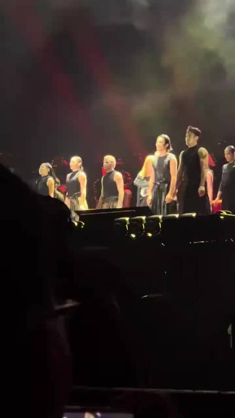 梁静茹摇滚版勇气嗨翻舞台