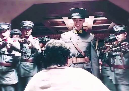 黄金荣栽跟头，毛头小子背后父亲手握数万枪