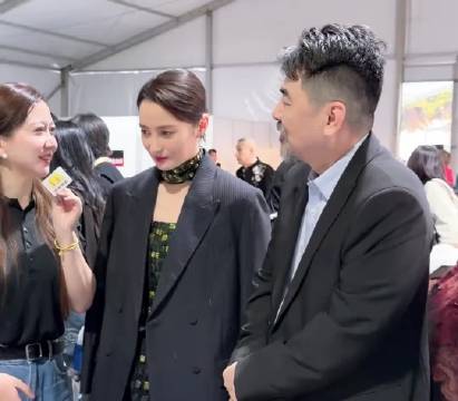 果然情人眼里出西施，四大爷看蒋勤勤老师的眼神充满了爱意